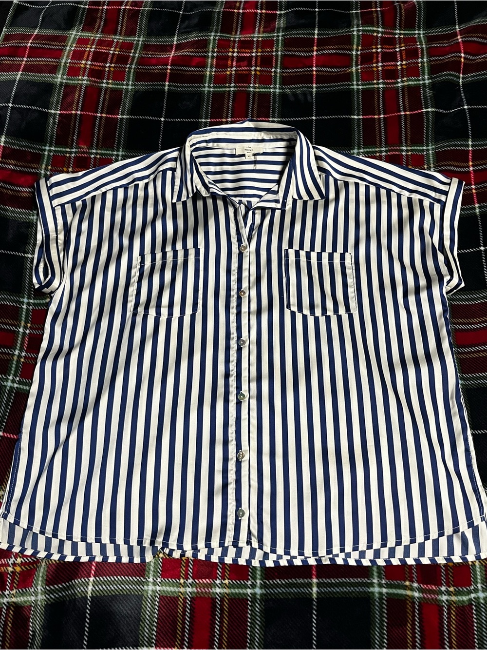 ENTRO Blue and White Button Up Women’s 2XL Shirt!